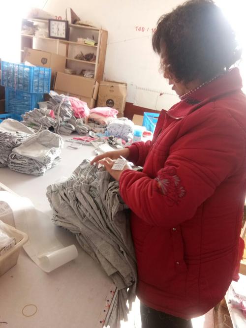 服装厂工序全流程曝光 从一块布料变成衣服，究竟要过多少道手？